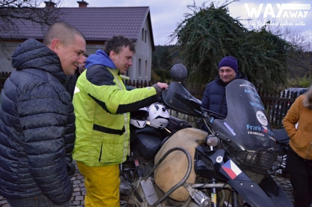 Fanda a Brambora po příjezdu domů